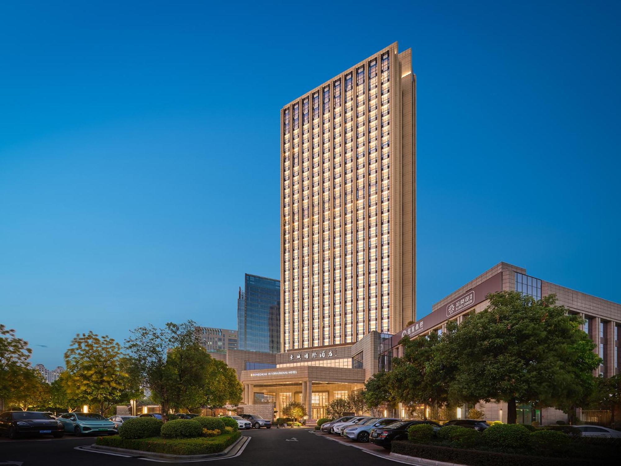 Dongguan Dongcheng International Hotel - Free Shuttle Buses For Executive Room Guests During Canton Fair Экстерьер фото