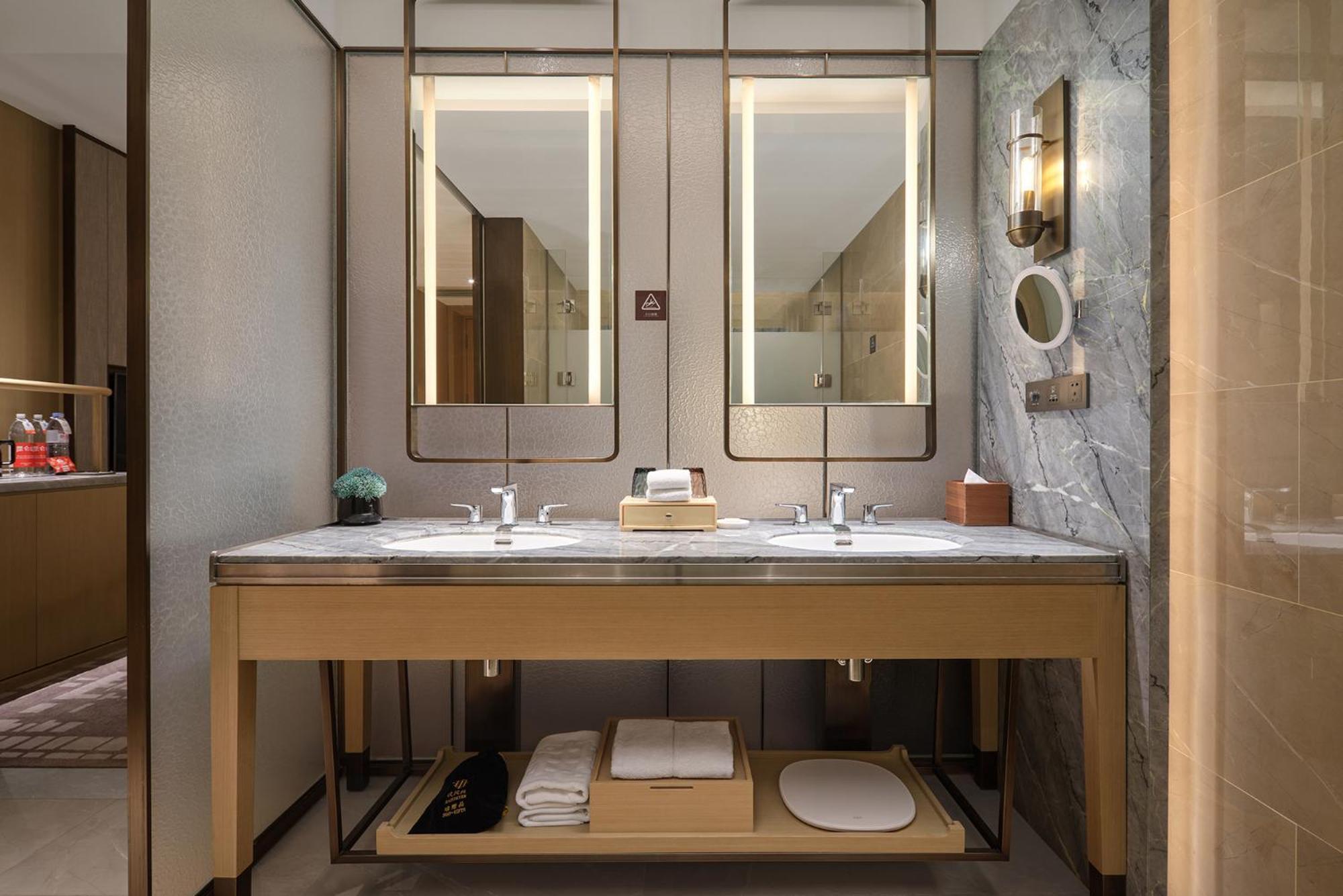 Dongguan Dongcheng International Hotel - Free Shuttle Buses For Executive Room Guests During Canton Fair Экстерьер фото