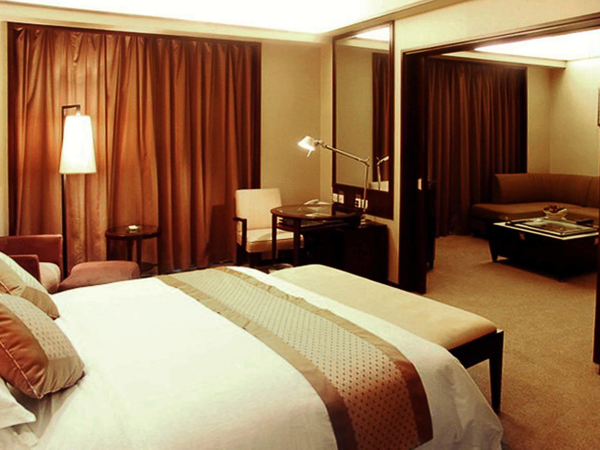 Dongguan Dongcheng International Hotel - Free Shuttle Buses For Executive Room Guests During Canton Fair Экстерьер фото